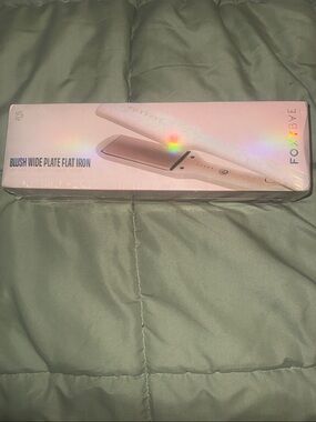 Foxbae wide plate flat iron hair straightener. New in box. Flat iron.